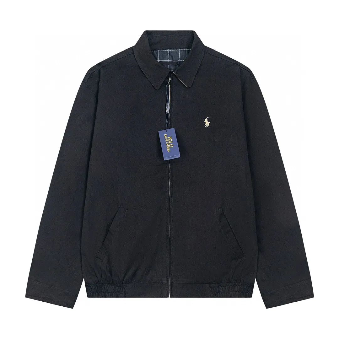 🅿️350 Ralph Lauren's new 24ss classic embroidered logo lapel executive zipper jacket for both men and women. 1️⃣Selected from high-quality original developed pure cotton fabric, with customized plaid lining inside, the overall wearing effect is very soft and comfortable. 2️⃣The workmanship details are perfectly controlled, with exquisite small logo embroidery on the chest, and the unique design style of splicing technology is used in the dropped shoulder position to highlight your personality! The version is simple but not simple! 3️⃣ Complete with tag accessories, unisex design, and a very versatile jacket for men and women!  Color: black, navy blue, khaki Size: S, M, L, XL